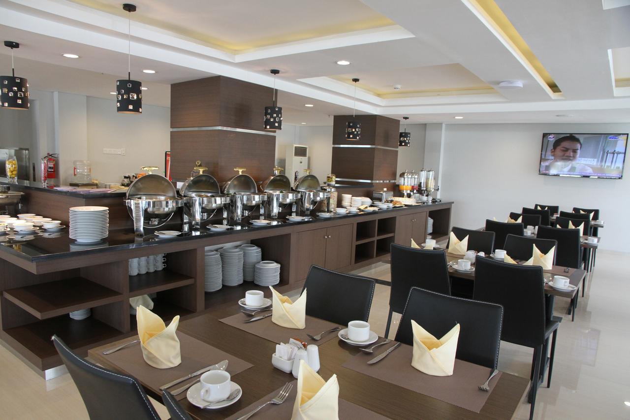 Amantis Hotel Demak Buitenkant foto