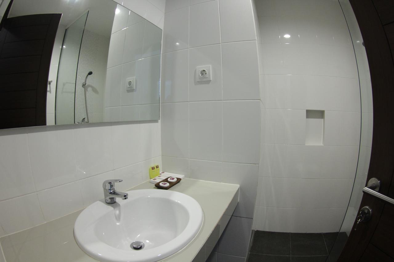 Amantis Hotel Demak Buitenkant foto
