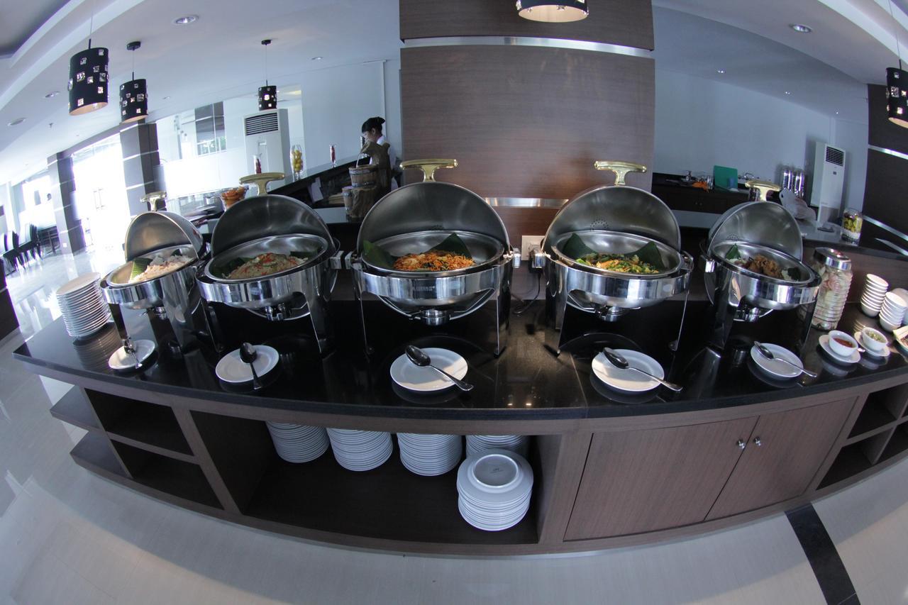 Amantis Hotel Demak Buitenkant foto