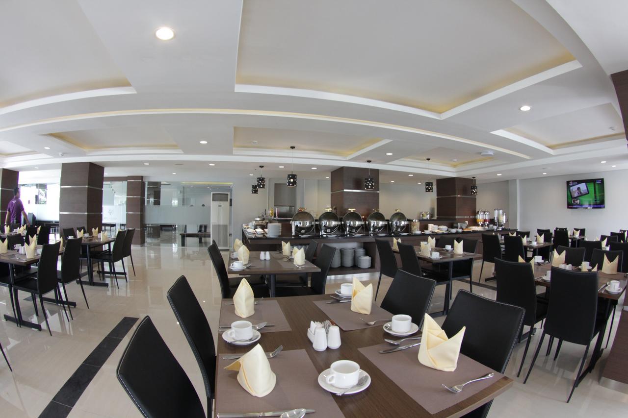 Amantis Hotel Demak Buitenkant foto